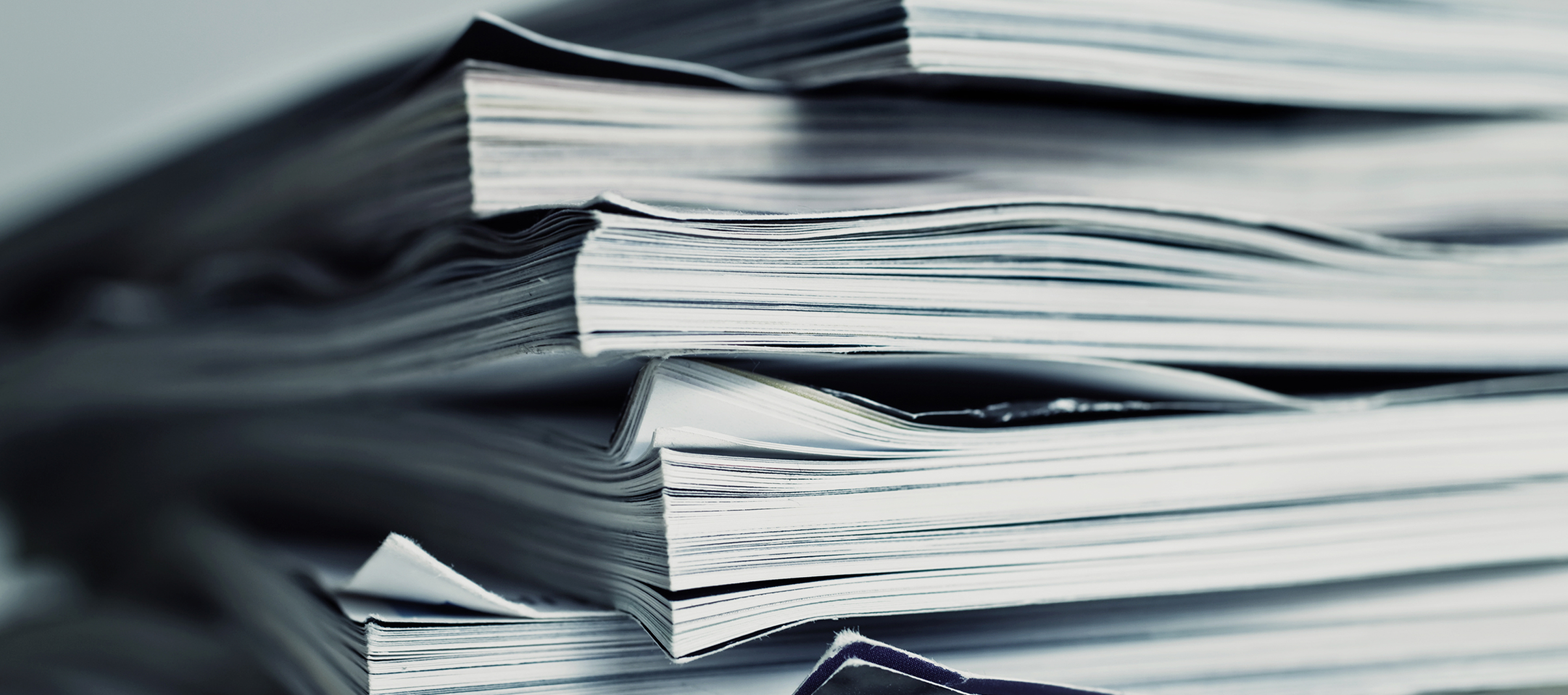 9x4_II_czasopisma_stos_zbliżenie